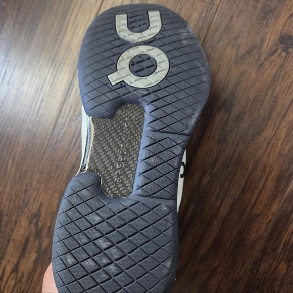 On The Rodger Sneakers - Picture 8 of 8